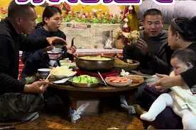 东北猫冬 天冷了零下出门不方便就得囤点菜#东北特色美食 #大口吃肉 #猫洞 #乡村生活家