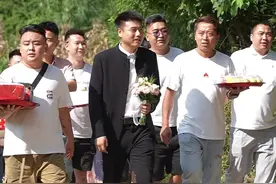 我终于把最心爱的女孩娶回家了，从前是眼前人，以后是心上人 枕边人。铭记岳父对我的嘱托要有担当有责任像他爱汪汪一样去对待汪汪，一路同行，荣辱与共。#喜结良缘 #跪拜父母养育之恩 #娶媳妇视频封面