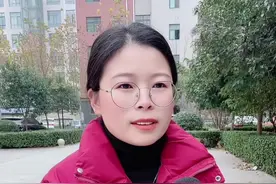 请问：2025年是已巳青蛇年，老话说：青蛇遇双春，五人要穿红，到底有什么讲究呢？#街头采访 #2025蛇年 #老祖宗的智慧 #老人言视频封面