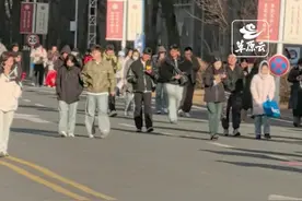 内蒙古省考笔试结束，考生们走出考场#省考公务员视频封面