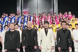 辛巴单膝下跪宣布回归，称现在是直播电商至暗时刻，呼吁守护直播底线#辛巴 #辛有志视频封面