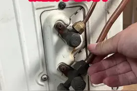 摸一下空调的铜管就能判断故障#空调 #上热门🔥 #空调故障视频封面