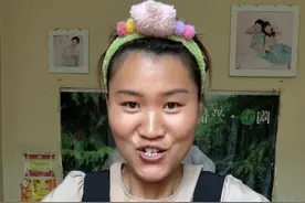 报告同学们：今天买到酱香饼了，三个人才吃完一整张，总共花了16块钱甚是满意👍哈哈哈哈#抖音美食推荐官 #快吃吧大馋丫头 #一吃一个不吱声 #就问你们馋不馋就完了 #干巴女王