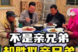 虽非亲兄弟，却胜似手足情，他用坚实的肩膀，撑起这个苦难的家庭，让爱和希望在这片土地上生根发芽，血液无法定义亲情，但他用行动诠释了，什么是真正的家人！#酱小二#爱心公益#家人#兄弟情深视频封面