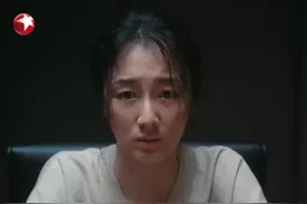 申诉听证会现场，方灵渊请出江婷作为新的证人。在方灵渊的盘问下，江婷14年前的证词被推翻，因为她的证词全非亲眼目睹而全是道听途说…… #高叶 #叶青 #东方卫视正当防卫 #正当防卫