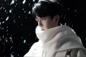 9月11日，于朦胧工作室发布消息：于朦胧于2025年9月11日坠楼身故。经警方工作，已排除刑事嫌疑。于朦胧原定明日在央视播出的节目已被替换。#工作室证实于朦胧坠楼身故 #于朦胧参演节目已被替换