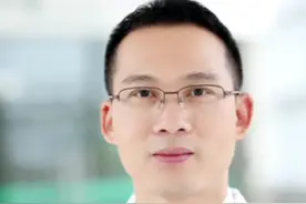 被油溅到后也会长斑吗？被油溅了以后会导致皮肤角质层代谢障碍，容易诱发成老年斑，还有挤痘痘等行为。#老年斑 #脂溢性角化 #角质层代谢 #健康守护计划 #印象最深的门诊故事