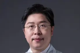 手把手教你阅读肺癌片子，界定实性结节和磨玻璃结节的密度(CT值)怎么看？#医路前行 #胸外科李小强 #实性结节 #磨玻璃结节 #硬核健康科普行动视频封面