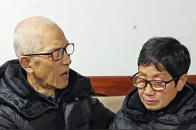 人生难测，世事难料，若我走在你前头，你一个人多难受，我怕没人像我把你放心头！只好等到地老天荒那一天，咱们一起走！#等我们老了以后#过好余生的每一天 #热门音乐🔥 #总有一句话戳心视频封面
