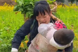 #女子本弱为母则刚 #励志母亲 #身残志坚视频封面