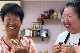 天气炎热，做上一锅#绿豆饼 给家人吃，软软糯糯，一股绿豆的清香，解暑又降火。有时间的朋友们做起来吧#老人小孩都爱吃 #新农人计划视频封面