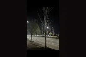 疲惫的一天又结束了。人这一生真的很累，什么都得靠自己，有苦自己吃，有伤自己养，有泪自己擦，咽下一切委屈，然后一字不提，擦干眼泪往前走。除了父母，没有人会真心疼你，除非你有用。在这个烟换烟，酒换酒的时代，不要高估你和任何人的关系。#起早贪黑忙忙碌碌 #在外漂泊的人 #打工人