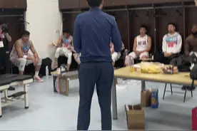 新疆进入总决赛 新疆男篮击败浙江挺进总决赛，邱彪指导赛后更衣室强调：团队！团队！团队！#cba热门视频封面