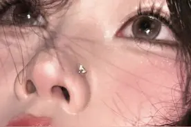 超🔥的低头抽象闪光灯拍照 教程奉上 妆教 拍照教程 调色教程都有包出片～快叫你的诡秘给你拍啊啊啊！ #拍照教程 #低头抽象闪光灯拍照 #拍照技巧 #氛围感拍照 #闪光灯拍照