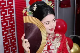 潮汕新娘出嫁化妆全过程 曾经的她，在生活里平凡自在；如今的她视频封面