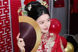潮汕新娘出嫁化妆全过程 曾经的她，在生活里平凡自在；如今的她视频封面