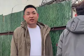 在周老五的地盘，周老五给我租不下个院子！真的做梦都想租下这个 那样以后我们一起就能在一起快乐的玩耍啦！就不知道丈母娘愿不愿意[捂脸]#周嵘 #丈母娘 #周嵘丈母娘 #周老五