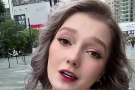 希望鲜花和礼物，永远与欣赏的目光共存，更希望我们女生也要好好爱自己，自信的去做人生的女主角！#girlstalk#女性力量#C妹在中国#正能量魔森卡 #mosska咖啡