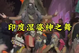 印度湿婆神之舞 湿婆（Śiva），又称“大自在天”，是印度教三大主神之一，与梵天、毗湿奴并称三相神（Trimūrti）。他源于印度河文明时期的瑜伽尊者和吠陀文明时期的楼陀罗，前者为原始湿婆，具有印度本土达罗毗荼人血脉，后者具雅利安人血统。  在印度教中，湿婆被奉为毁灭之神，但同时也是生殖或创造之神、舞蹈之王等。他有许多变相，主要包括苦行者、毁灭者、舞王、林伽等。湿婆信仰在印度各地广泛流行，尤其是在南印度#印度湿婆神视频封面