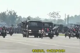 中式正步劈枪出场，老挝大阅兵！#老挝 #阅兵 #中式正步