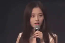 #鞠婧祎 喝椰子水视频。你们还记得，小鞠上公演时自己喝芥末豆汁吗？这个傻姑娘明知道自己胃...#娱乐评论大赏