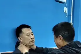 给双手锁住颈部怎么破解？#防身术#功夫#综合格斗#擒拿#拳击