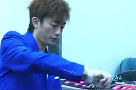 蓝色妖姬理发师，让你改变发型 改变自己 #网红理发店设计