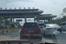 广西东兴：进东兴市要边境检查，查身份证并扫码视频封面