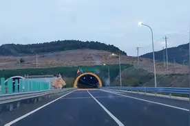 新泰高速枣庄东至平邑段七个隧道：其中视频封面