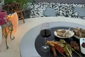 独居一人一狗的幸福生活 家居博主实现了小时候的梦想，拥有了独立的顶楼复式花园以后在家时间更长了，每天在平淡中度过，但真的很幸福#家的样子 #装修 #你好新家 #顶楼复式