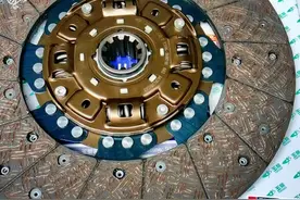 为什么新车离合器不容易坏，你一换就用不住，再大的品牌也没用，原因在这里#离合器#湘红发动机 #汽车配件视频封面