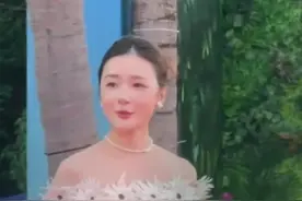 12月28日，昨日有网友称要起诉徐娇网暴，起因是徐娇晒照说自己去看了《雄狮少年2》，并赞电影超好看，该网友在评论区发问“眯眯眼不”，徐娇回复称“满眼都是肌肉，比您这大肚腩不知道强几倍呀”，还挂出了该网友个人生活照