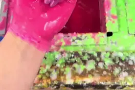 浸泡五十下的蜡烛手套会变成什么样？ #超级解压超级舒适 #解压手工 #极度舒适