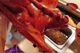 路人阿姨梅开二度，花667元再次订购2只烧鹅，好吃的美食天天 #广式烧腊 #广州美食 #人间烟火 #烧鹅 #烧腊美食成