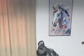 运杆不稳 运杆不稳左摇右晃如何解决？一个技巧让你少走弯路#台球教学 #台球 #运杆视频封面