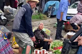 地木耳也叫地皮菜，拿来炒鸡蛋或凉拌味道都特别鲜美，你们吃过吗？#农村生活 #云南美食 #大自然的馈赠视频封面