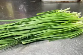 韭菜这种做法简单又好吃，脆嫩爽口，一大盘不够吃，真香