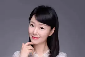 #首套二套房存量房贷利率批量下调 以100万元、25年期、等额本息还款的存量房贷为例，假设该房贷利率从4.4%降至3.55%，可节约借款人利息支出每年约5600元。#薇观察 #房贷利率下调 #抖音热评 #掘金2024视频封面