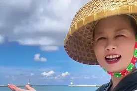 西沙出海4小时能赚多少钱 西沙渔民捕鱼4小时就回货，新鲜无敌，50-100出头一斤，你觉得贵吗#出海捕鱼 #渔民生活实拍 #西沙群岛 #野生海鲜 #珊瑚鱼视频封面