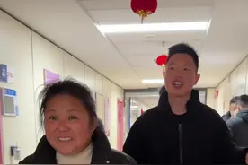 刚生完孩子，娘家爸妈来看我了，看到我后欲言又止，夸我非常勇敢，看到自己爸妈心里暖暖的#爸妈来了视频封面