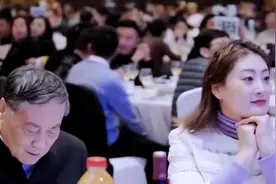 宗馥莉辞职背后想推动娃哈哈上市，各方利益受影响，你支持吗？