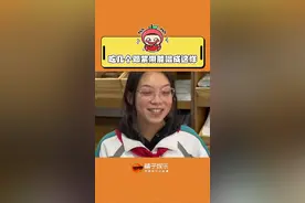 姐姐下来吃会儿面，妹妹上去唱两首都不会被发现的程度…😂#邓紫棋 #这是吃邓紫棋长大的声音吗 @DOU+上热门