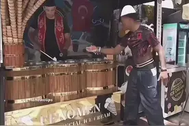 土耳其小哥戏耍甲亢哥#甲亢哥 #speed #国外视频分享视频封面