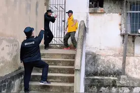 外卖员极限逃离保安的包围！ #跑酷 #户外运动 #意想不到的结局视频封面