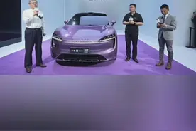 奇瑞和华为强强联手，尹同跃现场喊话余承东要永远跟华为走#智界r7 #余承东现身成都车展 #鸿蒙智行 #成都车展 #尹同跃视频封面