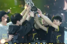 和赫哥一起捧杯啦！！🏆#天霸pel双冠王 #陈赫见证天霸pel夺冠