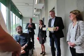 导师给毕业博士送的毕业礼物🎁#留学日常 #领略异国风情视频封面