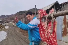 牛骨浸于酱汁之中，卤香四溢，肉质鲜嫩，令人垂涎三尺 #酱牛骨