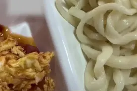 90后女子不想做饭，花700元吃“小饭桌”，当事人：餐食健康又卫生，里面都是小朋友，只有我一个大人视频封面