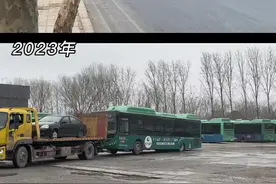 去年还在运营，今年已经报废拆解，702路成为最后运营三包的线路#宇通客车 #郑州公交 #一年又能改变多少视频封面